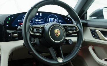 Porsche Taycan 4S Cross Turismo 19