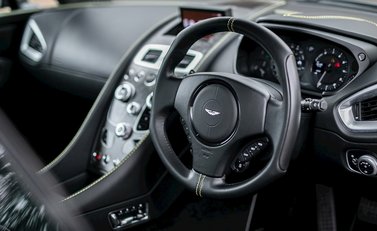 Aston Martin Vanquish S 11