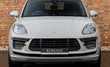 Porsche Macan Turbo 4