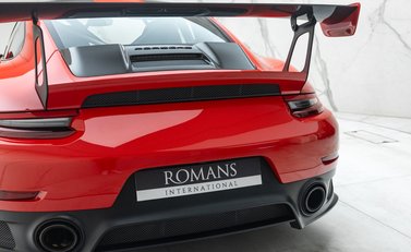 Porsche 911 GT2 RS Weissach (991) 39
