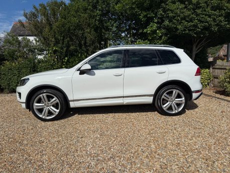 Volkswagen Touareg 3.0 TDI V6 BlueMotion Tech R-Line Plus SUV 5dr Diesel Tiptronic 4WD Euro 6 5