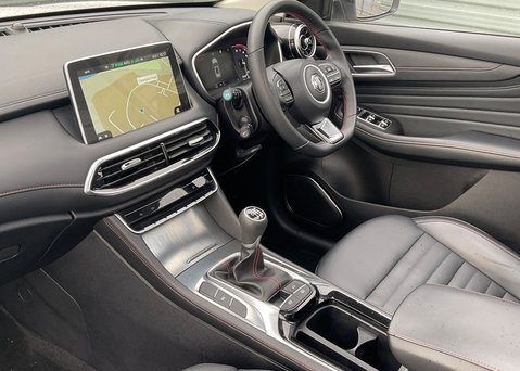 MG HS 1.5 T-GDI EXCLUSIVE 14