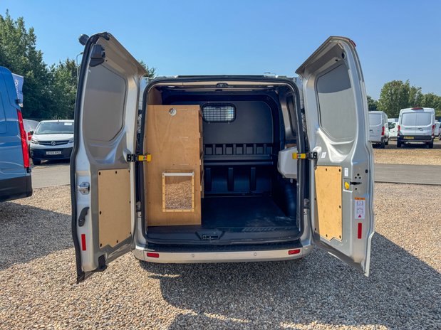 Ford Transit Custom Crew Cab SWB L1H1 Low Roof Limited 300 Air Con Alloys Sensors Cam EURO 6 9