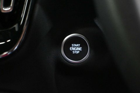 Volvo XC40 2.0 XC40 + B4 MHEV AWD Auto 5dr 32