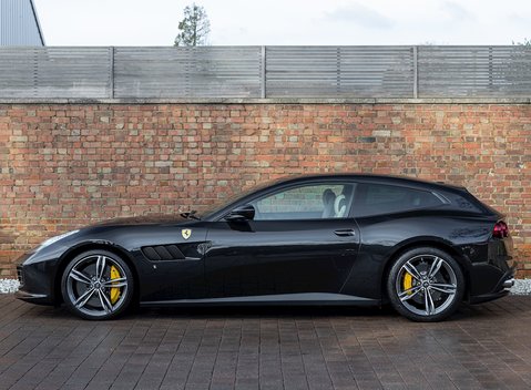 Ferrari GTC4 Lusso 2