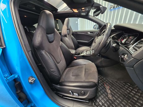 Audi RS4 4.2 FSI V8 Estate 5dr Petrol S Tronic quattro Euro 5 (450 ps) 4