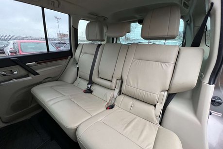 Mitsubishi Shogun 3.2 DI-DC SG3 SUV 5dr Diesel Auto 4WD Euro 5 LWB (197 ps) 37