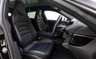 Porsche Taycan 4 Cross Turismo 10