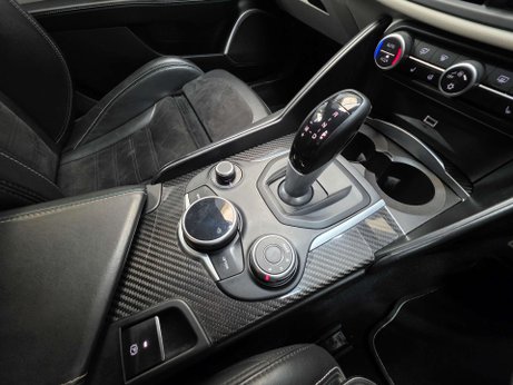 Alfa Romeo Giulia 2.9 V6 Bi-Turbo Quadrifoglio Saloon 4dr Petrol Auto Euro 6 (s/s) (510 ps) 10