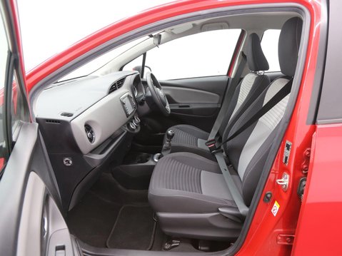 Toyota Yaris 1.5 VVT-i Icon Tech Euro 6 5dr 23