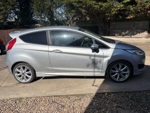 Ford Fiesta ZETEC S 6