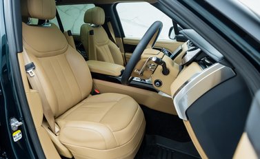 Land Rover Range Rover P440e AUTOBIOGRAPHY LWB 14