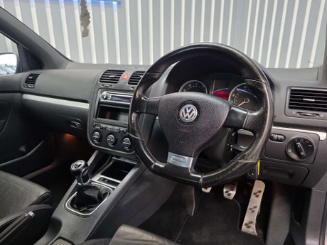 Volkswagen Golf 3.2 Golf R32 4WD 3dr 15