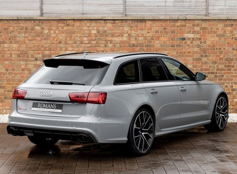 Audi RS6 Avant Performance 7