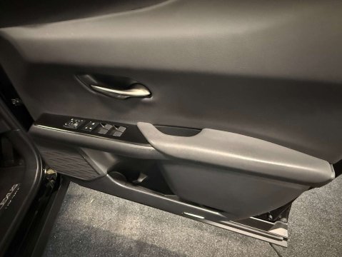 Lexus Ux UX 300E 5dr 16