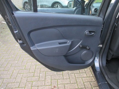 Dacia Sandero 1.0 SCe Essential Euro 6 5dr 39