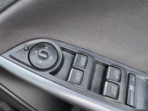 Ford Focus 1.6 TDCi Titanium Euro 5 (s/s) 5dr 27