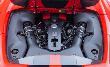Ferrari F8 Spider 58