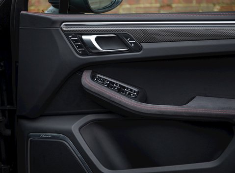 Porsche Macan Turbo 23