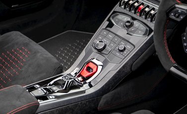 Lamborghini Huracan Spyder LP640-4 Performante 19