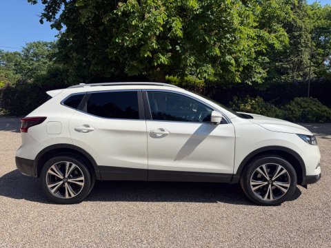 Nissan Qashqai 1.3 DIG-T N-Connecta Euro 6 (s/s) 5dr 7