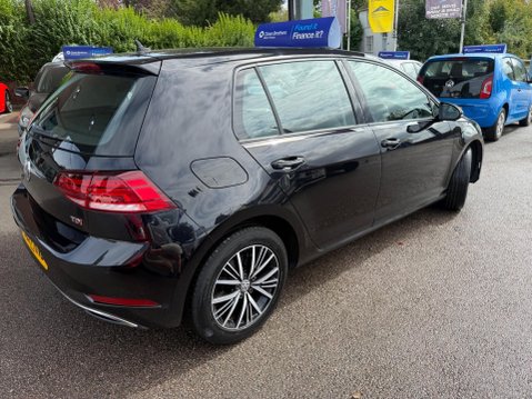Volkswagen Golf 1.6 TDI BlueMotion Tech SE Nav Euro 6 (s/s) 5dr 14