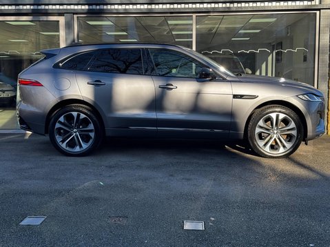 Jaguar F-Pace R-DYNAMIC HSE BLACK 7