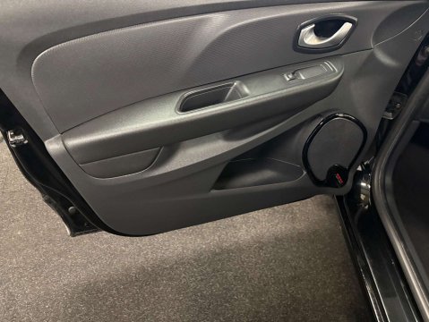 Renault Clio ICONIC TCE 36