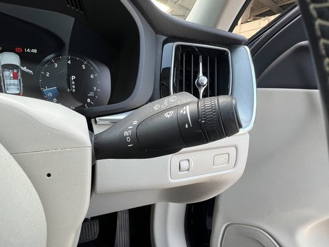 Volvo XC60 2.0 T4 Edition SUV 5dr Petrol Auto Euro 6 (s/s) (190 ps) 23