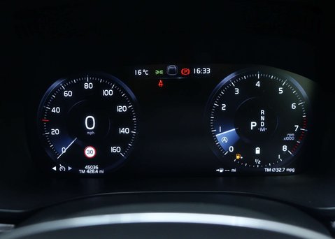Volvo XC60 2.0 B5 MHEV R-Design SUV 5dr Petrol Hybrid Auto Euro 6 (s/s) (250 ps) 18