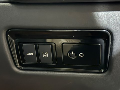 Jaguar XF V6 S 22