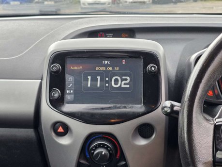 Toyota Aygo 1.0 VVT-i x-play Hatchback 5dr Petrol x-shift Euro 6 (71 ps) 42