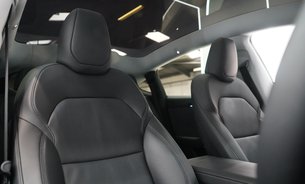 Tesla Model Y PREMIUM LONG RANGE AWD GROK AI Daimond Black Heated & Vented Seats 1 Owner 4
