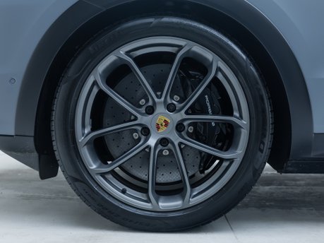 Porsche Cayenne TURBO E-HYBRID Coupe with GT Package 