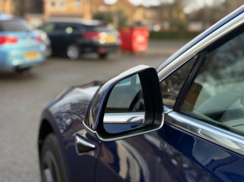 Tesla Model 3 (Dual Motor) Long Range Auto 4WDE 4dr 17