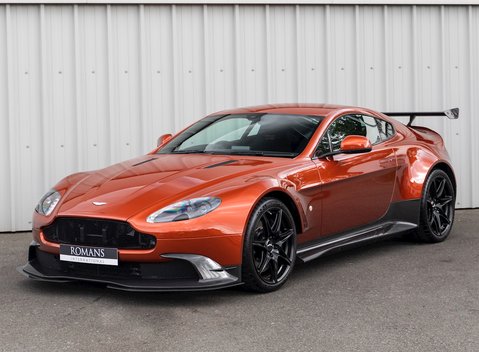 Aston Martin Vantage GT8 4