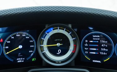 Porsche 911 GT3 Touring (992) 17