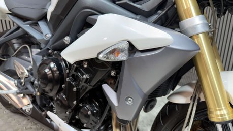 Triumph Street Triple 2013 ONLY 13K STUNNING EXAMPLE NEW MOT WARRANTY 33