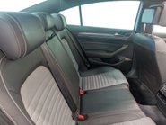 Volkswagen Passat 2.0 Passat R-Line TDI BlueMotion Technology Semi-Auto 4dr 45