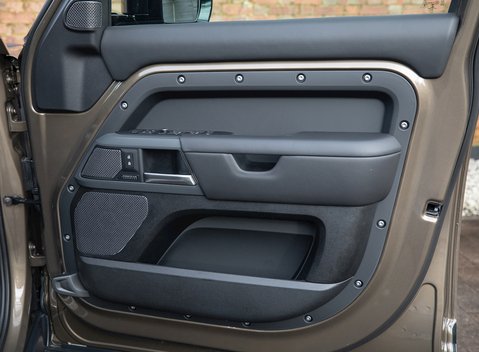 Land Rover Defender 110 X P400 21
