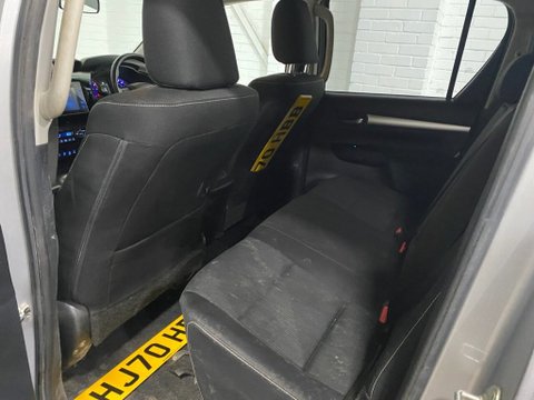 Toyota Hilux INVINCIBLE 4WD D-4D DCB 19