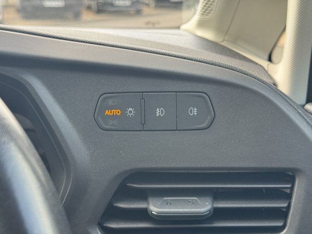 Ford Transit Connect AUTO SWB L1H1 Low Roof Trend Air Con Sensors Cam E 22