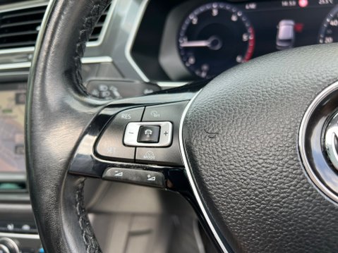 Volkswagen Tiguan SEL TDI BMT 4MOTION 44