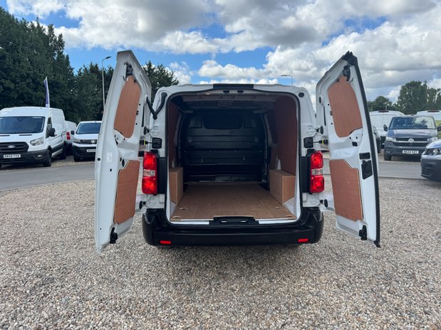 Peugeot Expert XLWB L3H1 Low Roof Professional Premium 2900 Air Con EURO 6 8