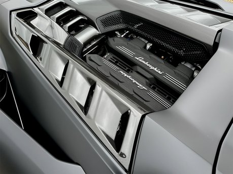 Lamborghini Revuelto V12 38