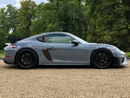 Porsche 718 CAYMAN GT4 RS PDK 4