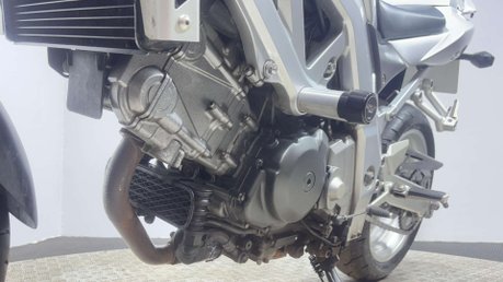 Suzuki SV650 SV650 2003 31K LONG MOT PERFECT A2 BIKE VTWIN SERVICED 650CC 38