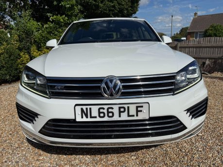 Volkswagen Touareg 3.0 TDI V6 BlueMotion Tech R-Line Plus SUV 5dr Diesel Tiptronic 4WD Euro 6 8
