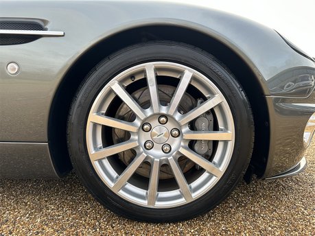 Aston Martin Vanquish V12 S 38