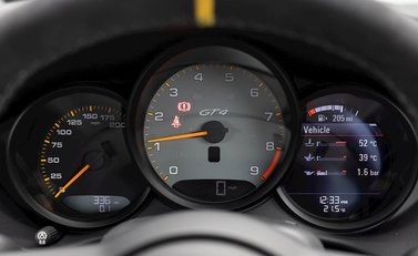Porsche 718 Cayman GT4 18